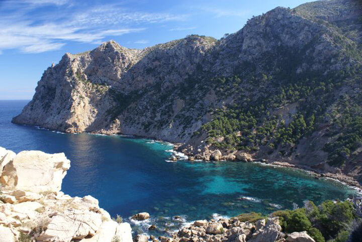 fishingtripmajorca.co.uk boat trips to Cala Basset in Majorca